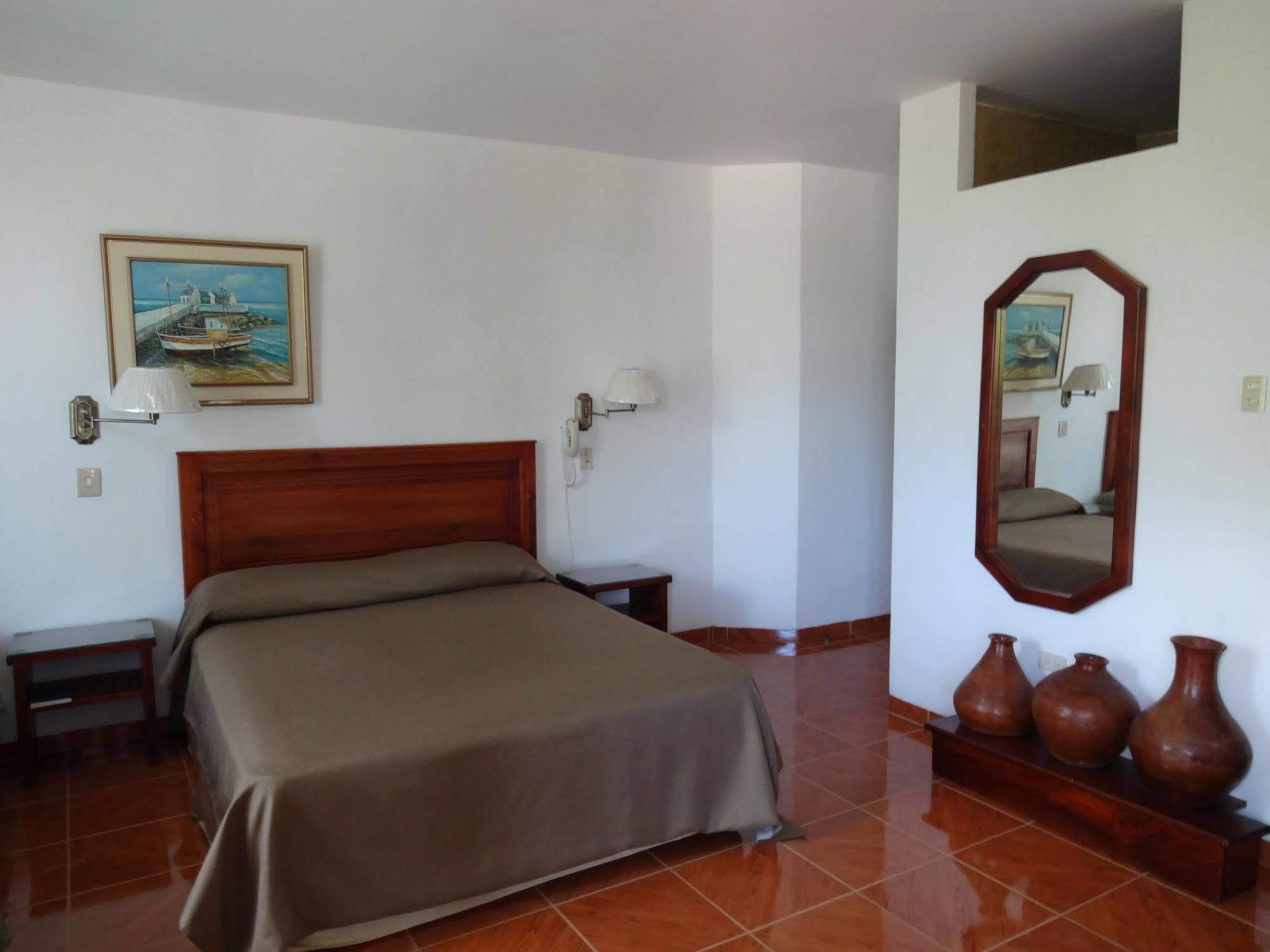 Hotel Pacifico Puerto López Екстериор снимка