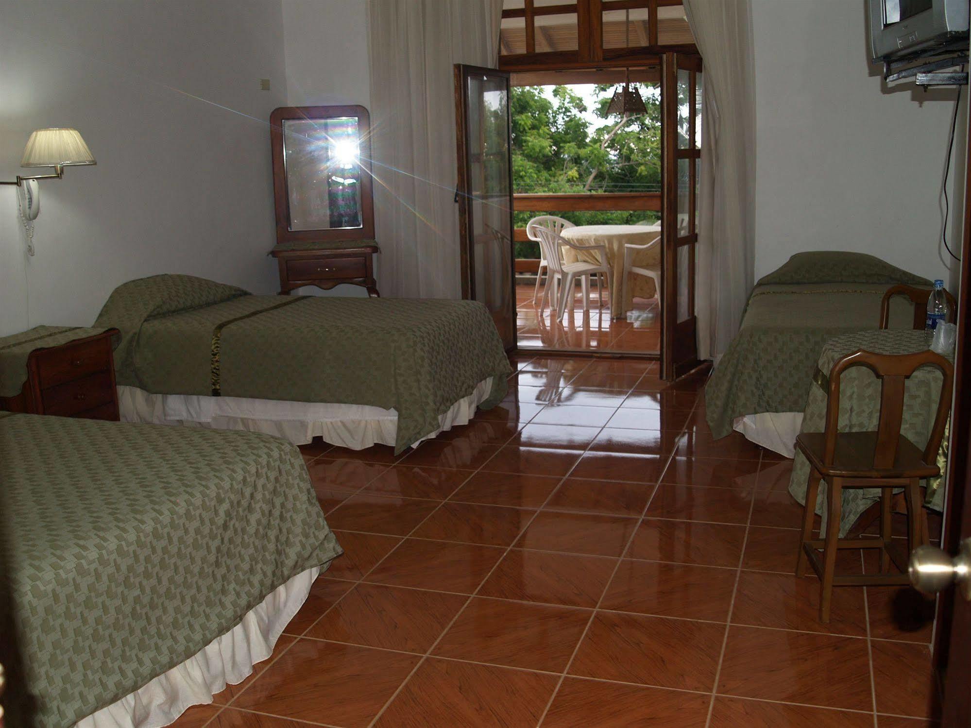 Hotel Pacifico Puerto López Екстериор снимка