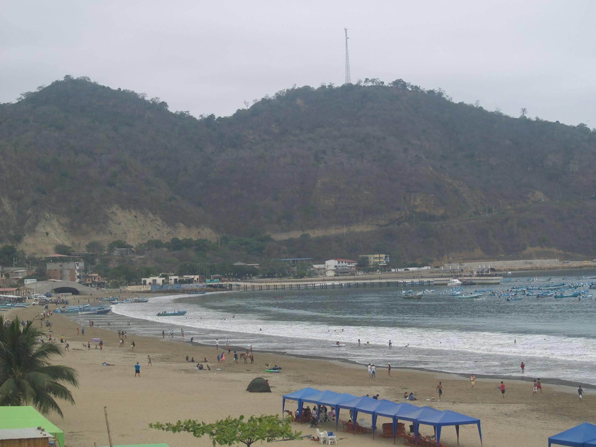 Hotel Pacifico Puerto López Екстериор снимка
